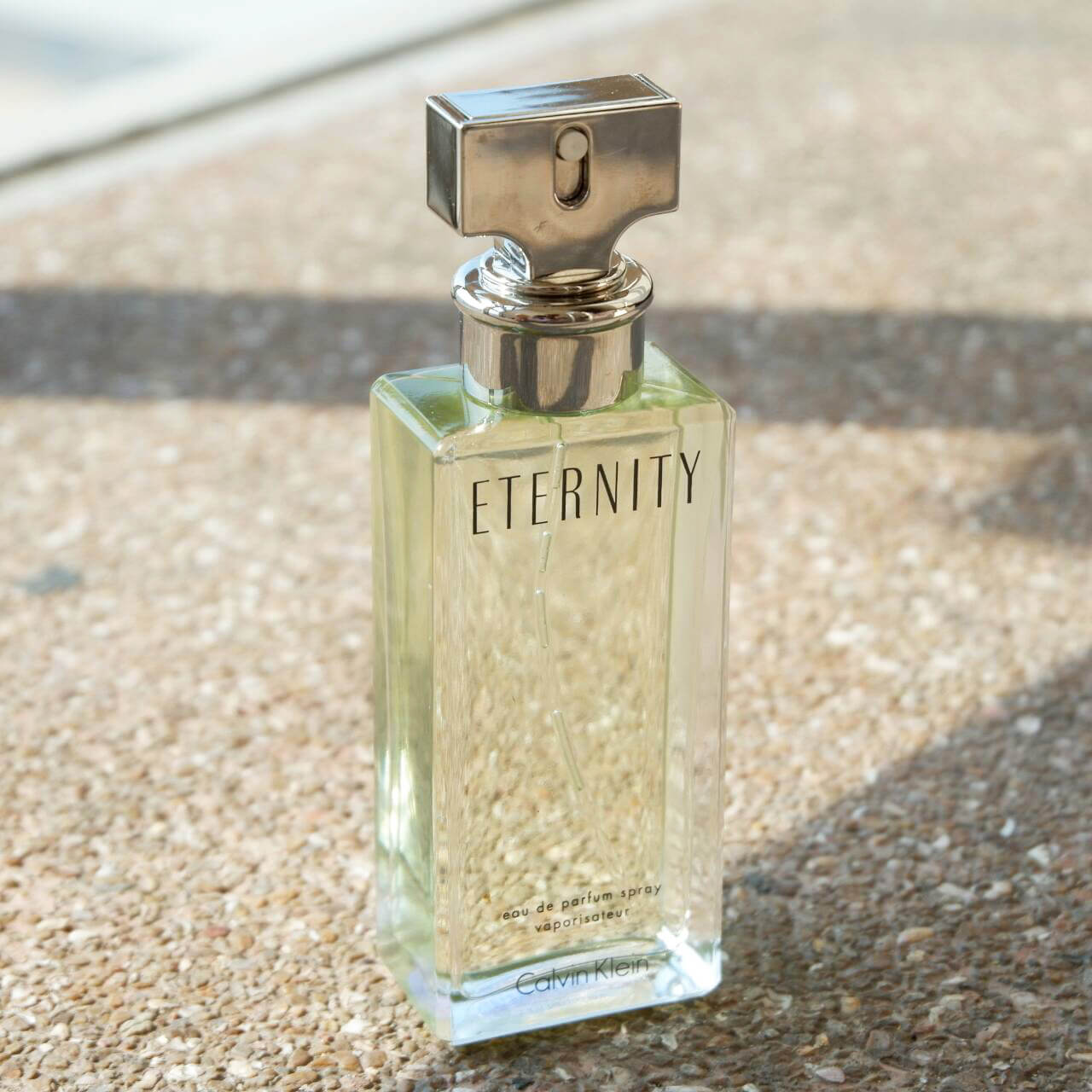 Calvin Klein Eternity EDP Spray Vaporisateur 100 ml กลิ่นแนวเขียวสดชื่นแบบ Green Citrus และ Sage ตาม ด้วยกลิ่นดอกไม้นานาพันธุ์ ที่เน้นความหอมสะอาด สดชื่น