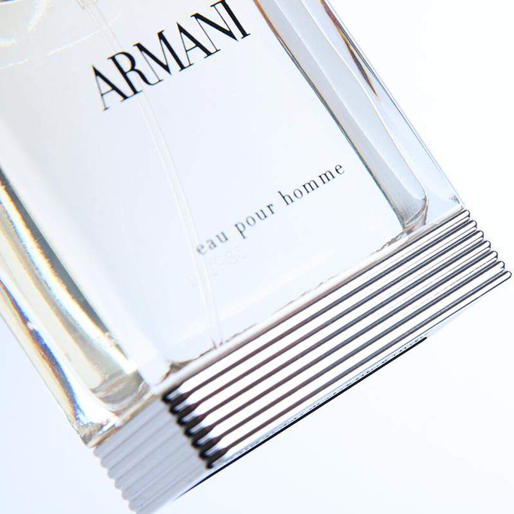 Giorgio Armani Eau Pour Homme EDT 100ml กลิ่นหอมคลาสสิค ด้วยแนวกลิ่นของพืชตระกูลซิตรัสหลากหลายชนิด ของชายหนุ่มที่มีบุคลิกดี เท่และสง่า เรียบง่ายแต่ไม่ทิ้งความหรูหรา