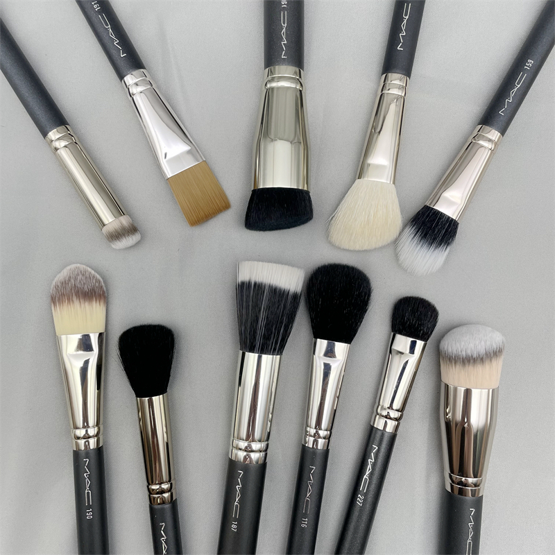 MAC Daul-Ended Face Brush